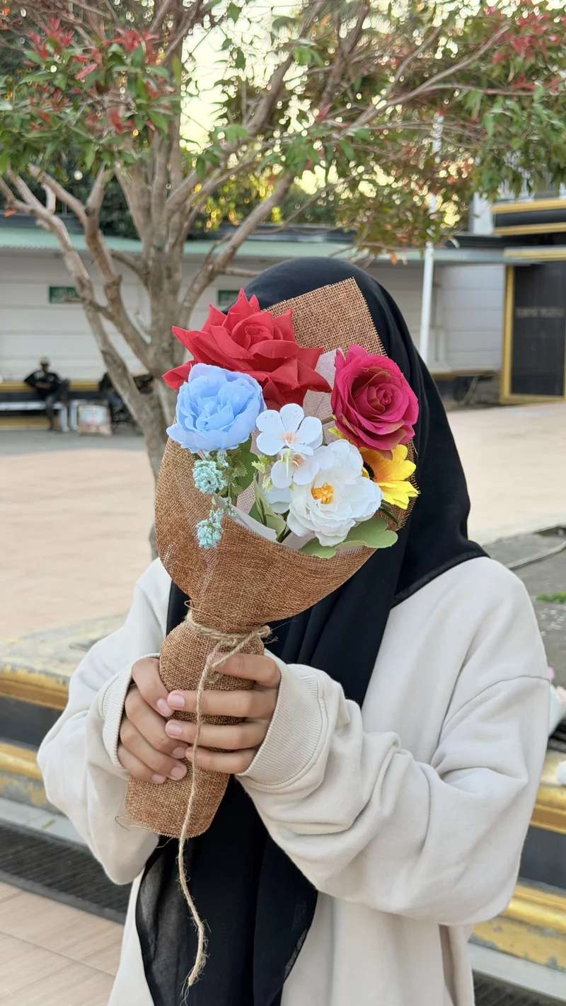  Thumbelina Bouquet – Original Brown (Small)