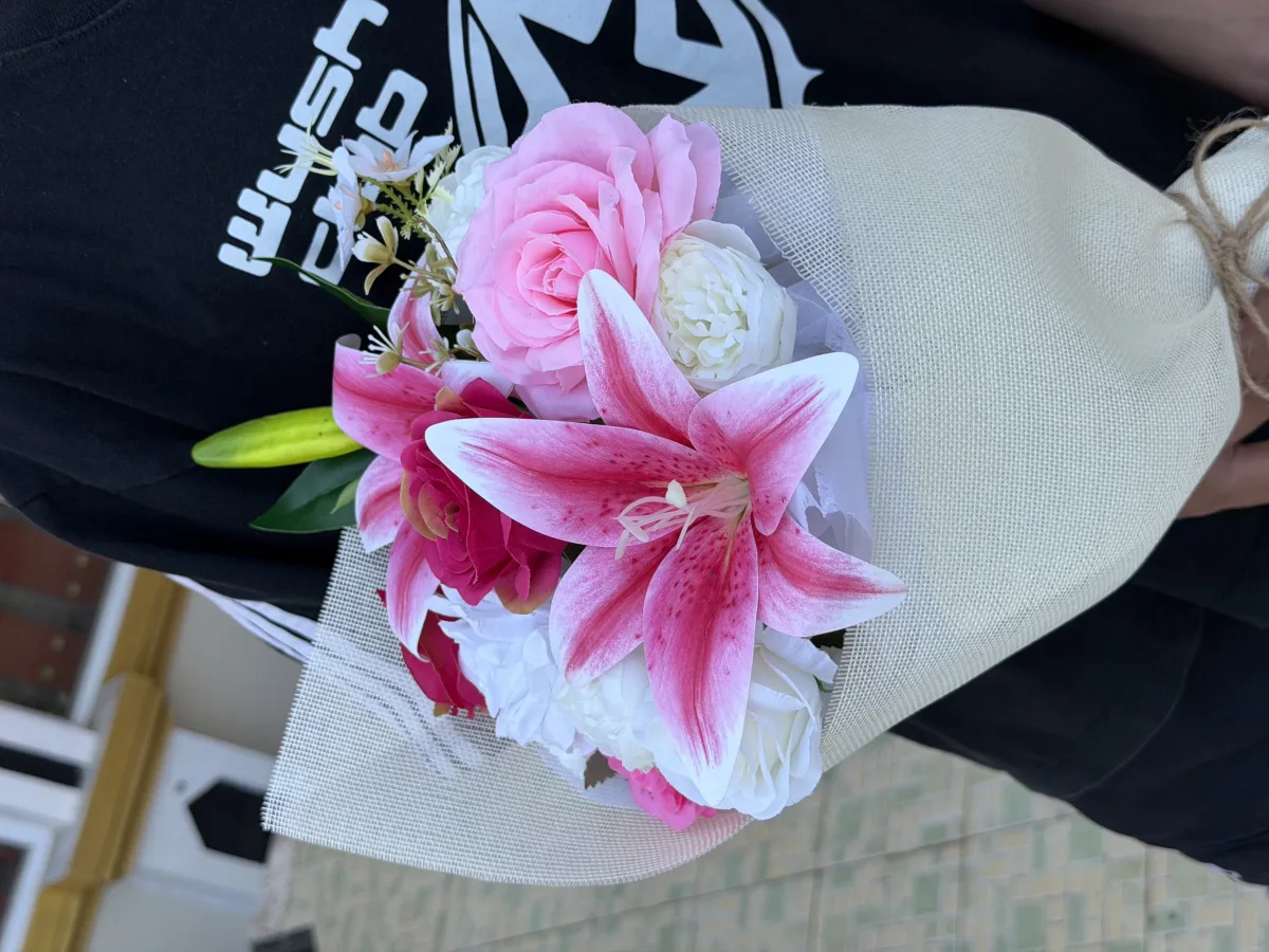 Thumbelina Bouquet – Soft White (Medium)