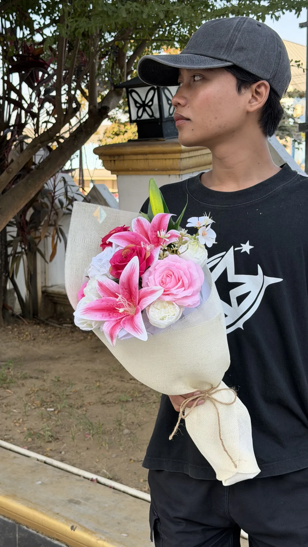 Thumbelina Bouquet – Soft White (Medium)