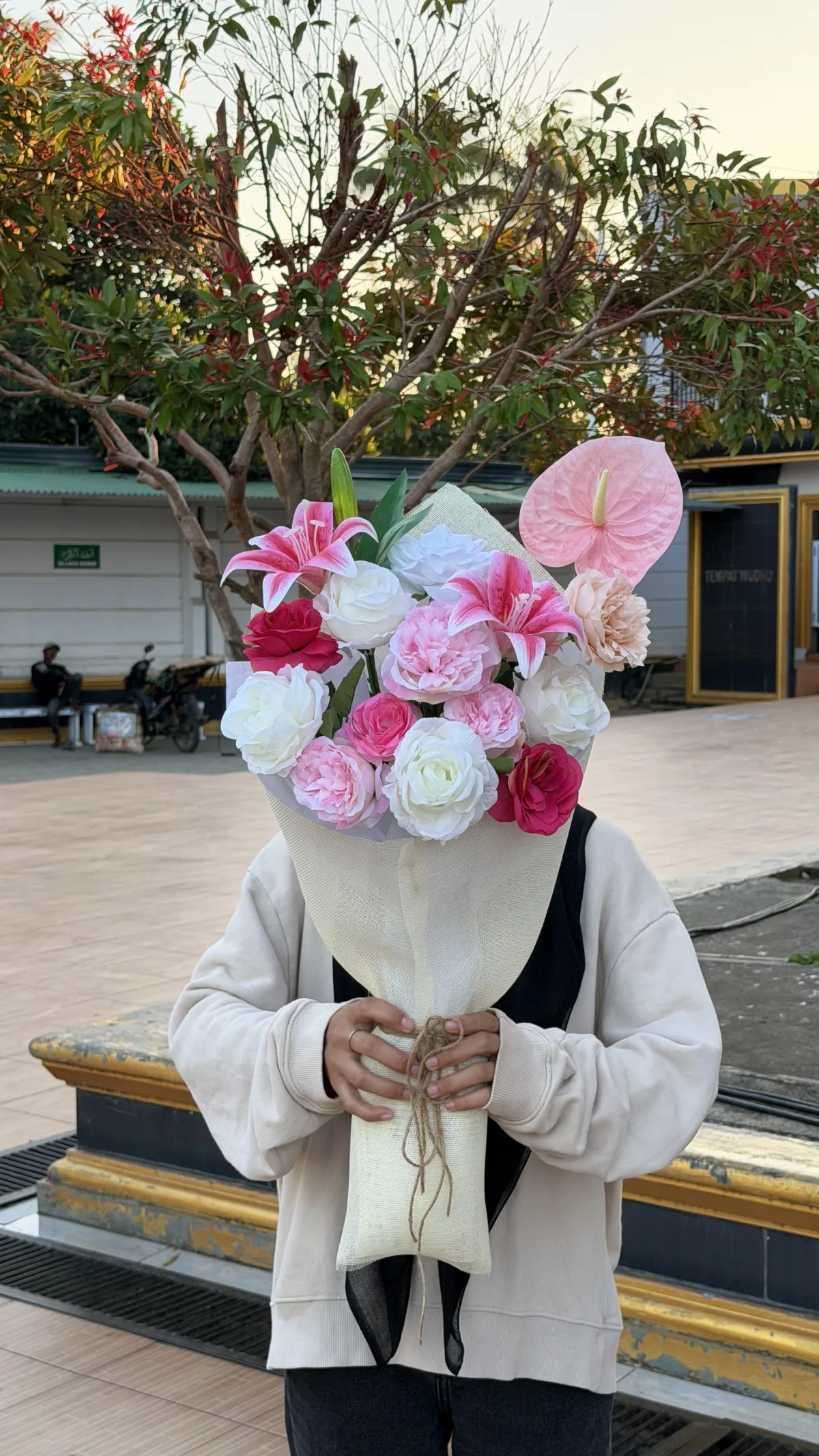 Thumbelina Bouquet – Soft White (Large)